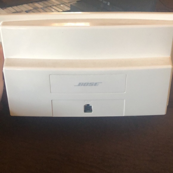 Bose speaker for i phone4 or older i pods. - Picture 2 of 2